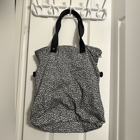 Cute Lululemon tote bag in used but good condition! - Picture 3 of 5